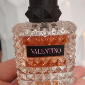 Valentino born in Roma perfume
